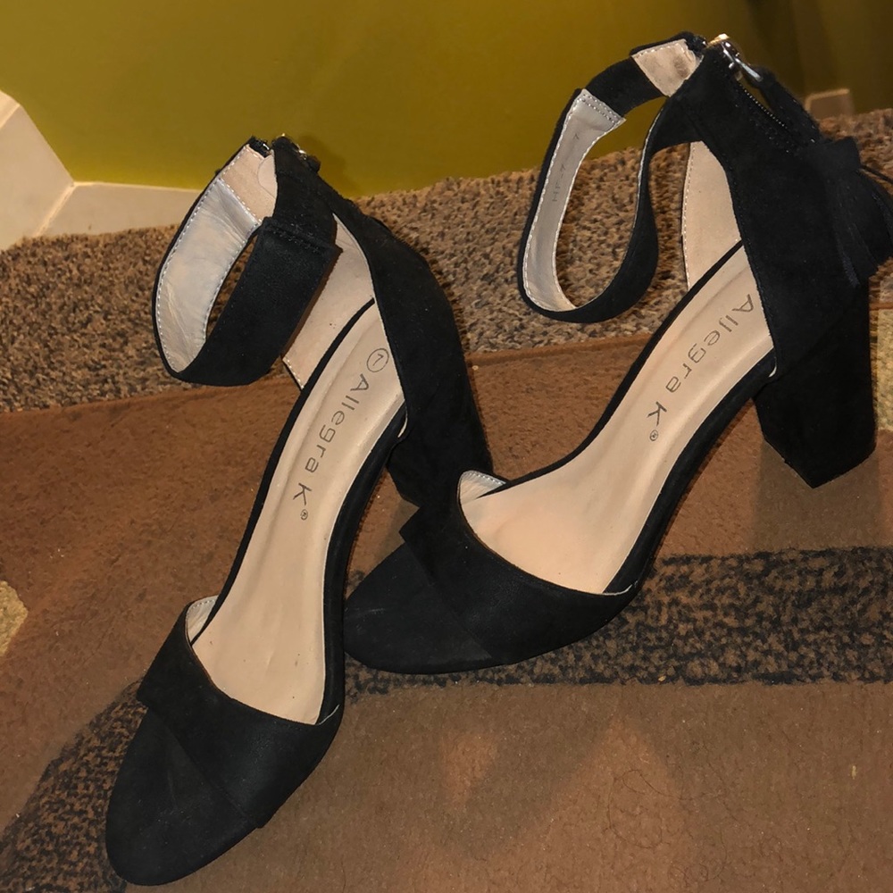 Black wedge heels